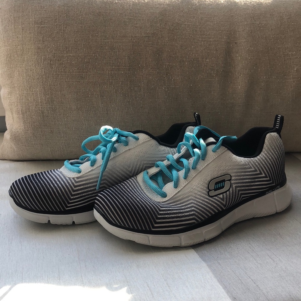 Sketchers black and white